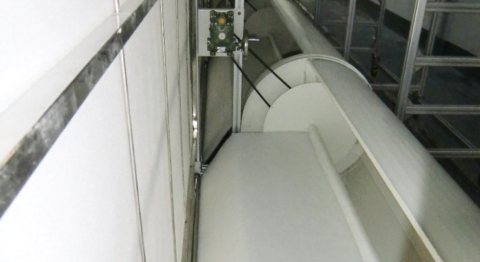 无尘涂装——卷帘式空气过滤单元滤棉安装中